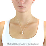 Pearl of Angels kleiner sitzender Engel Anhänger aus Silber mit weißer Muschelkernperle