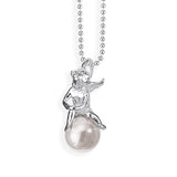 Pearl of Angels kleiner sitzender Engel Anhänger aus Silber mit weißer Muschelkernperle