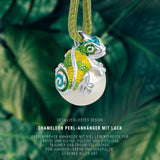 Chameleon Anhänger aus Silber mit Brandlack und weißer Muschelkernperle