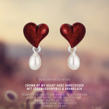 Crown of my Heart Herz Ohrstecker aus Silber mit Brandlack und Süßwasserperle
