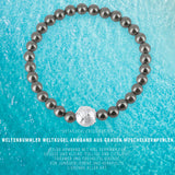 Weltenbummler Armband aus grauen Muschelkernperlen mit Weltkugel aus Silber in der Länge 20 cm