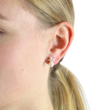 Pearl of Angels schlafender Engel Ohrstecker aus Silber mit weißer Muschelkernperle