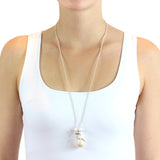 Pearl of Angels großer sitzender Engel Anhänger aus Silber mit weißer Muschelkernperle