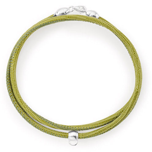 Lederarmband grün mit Charmträger aus Silber und Karabiner Echsenprägung (Imitat)