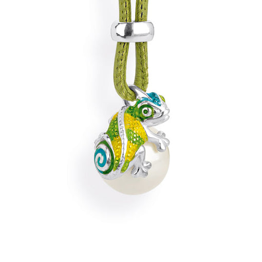 Chameleon Anhänger aus Silber mit Brandlack und weißer Muschelkernperle
